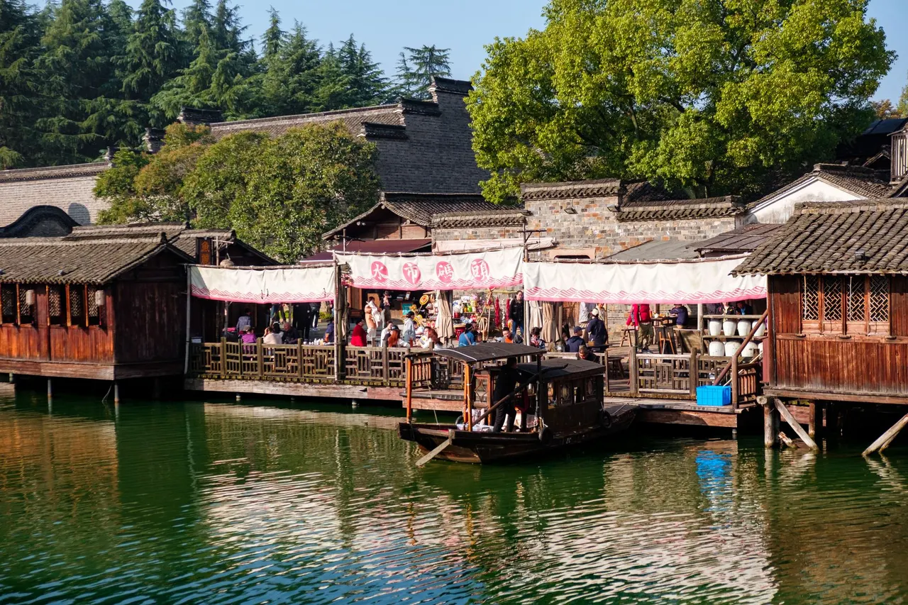湖畔大学堂